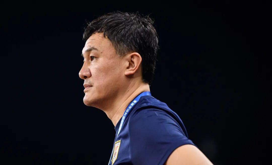 皇冠app下载-包含山东泰山迎国王杯关键赛，赛后单刀错失，引发热议，临场指挥获称赞的词条